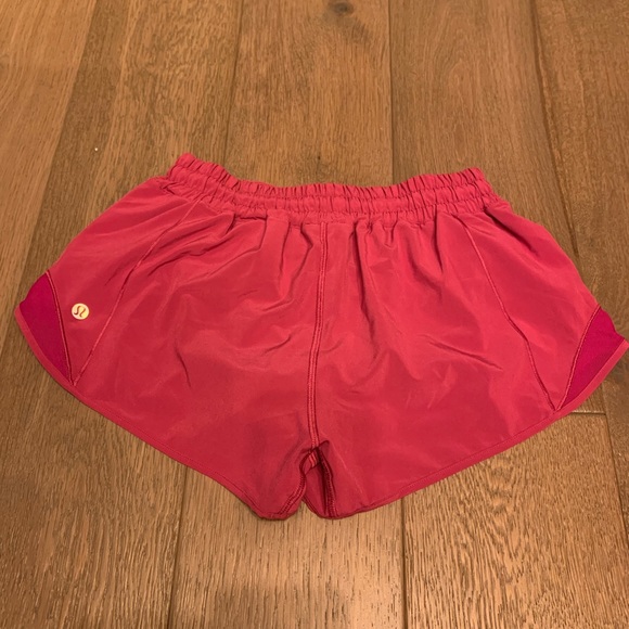 Lululemon Rippend Raspberry Hotty hot shorts size 6 - Picture 2 of 6